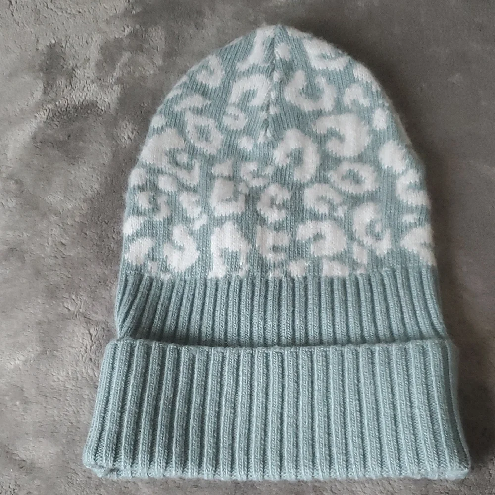 NWOT SWEATY BETTY ANIMAL JACQURD BLUE LEOPARD BEANIE